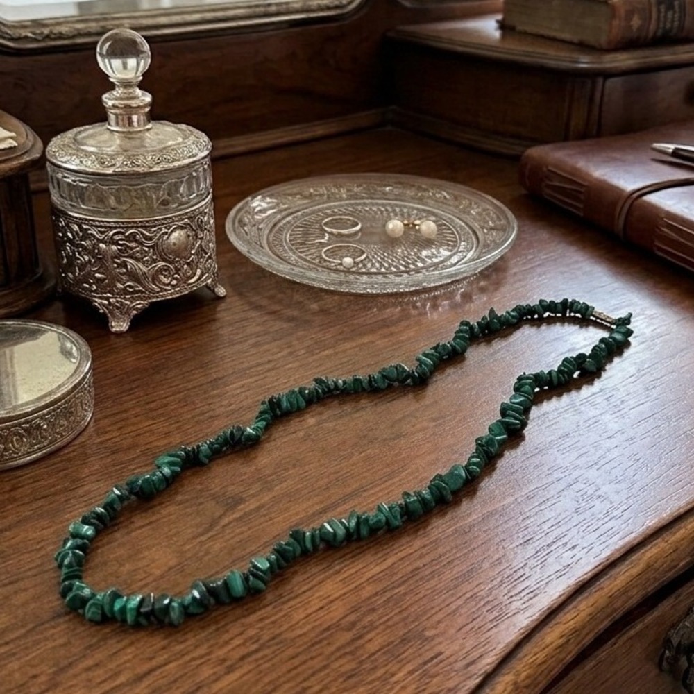 Vintage Malachite Chip Necklace Green Banded Gemstone Barrel Clasp 18 Inch Boho